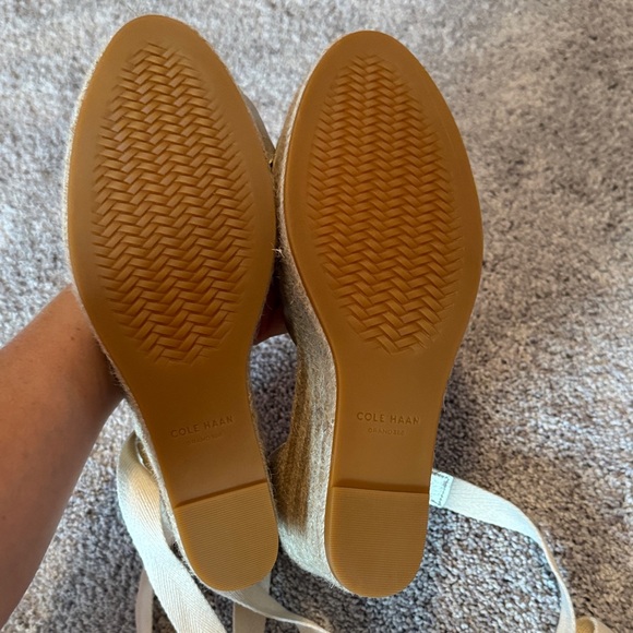 Cole Haan size 8 Brand New Gold Wedge Sandals with Knot Detail - Picture 6 of 10